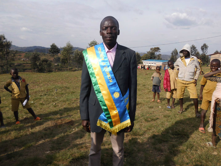 Myasiro Callixte ukuriye inteko y'abunzi mu kagari ka Nyabimata yunze Karerangabo na Nkurikiyimana.