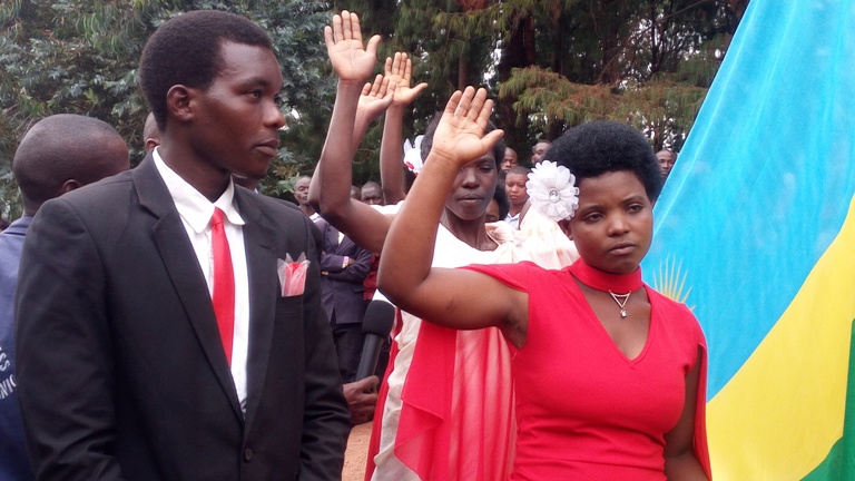 Hari n'indi miryango 40 yabanaga mu makimbirane, yasezeranye kubana akaramata nyuma yo kwihana