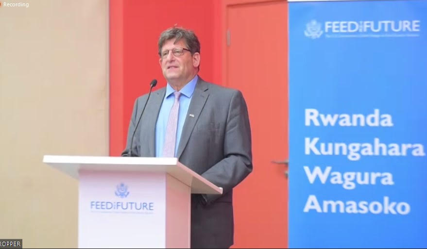 Umuyobozi wa USAID mu Rwanda, Jonathan Kamin atangiza umushinga Feed the Future Rwanda Kungahara Wagura Amasoko