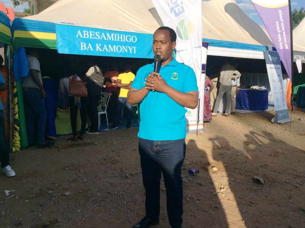Dr. Nahayo uyobora Kamonyi avuga ko bazasuma uko imurikabikorwa ryakongererwa igihe