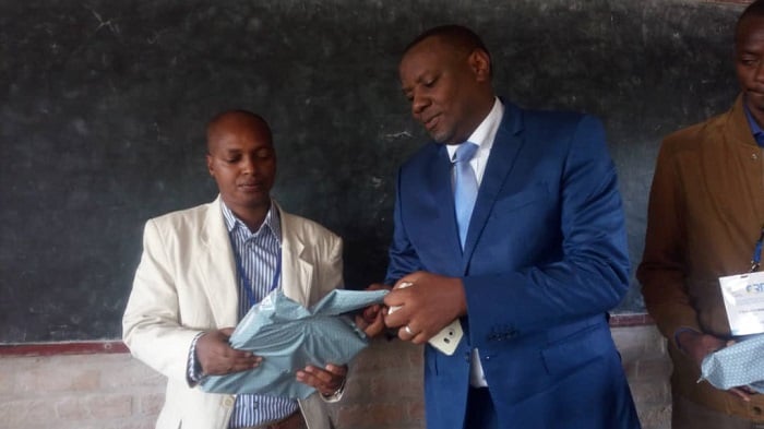 Minisitiri Munyakazi afungura ikizamini abanyeshuri bari bagiye gukora