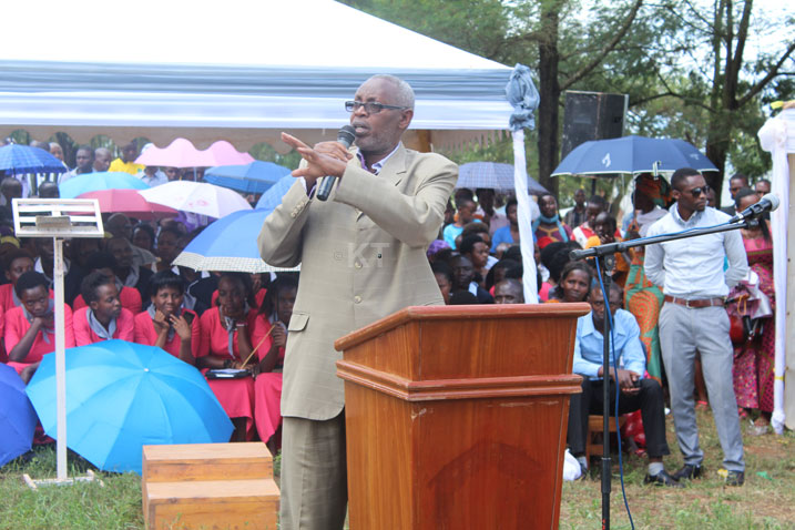 Ndangamira avuga ko abatutsi b'i Mukarange bari babanje kwihagararaho banesha interahamwe zigobokwa na ba burugumesitiri Gatete na Senkware.