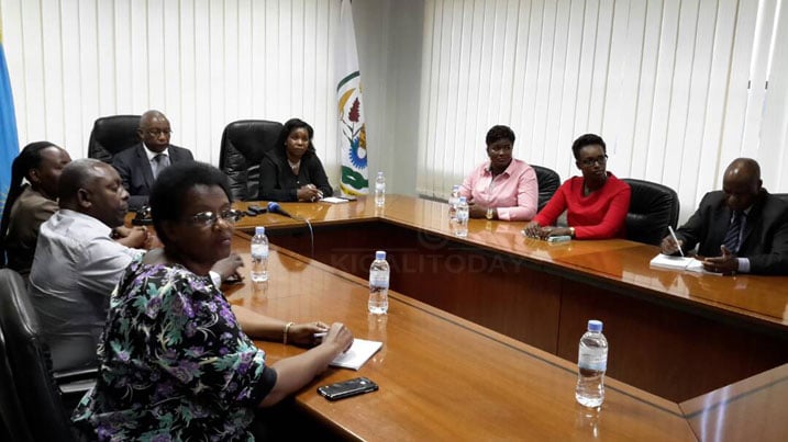 NEC ubwo yatangarizaga abanyamakuru urutonde rw
