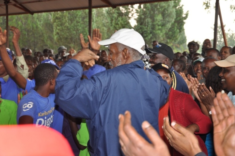 Ngarambe Francois acinya akadiho n'abaturage bo muri Nyagatare.
