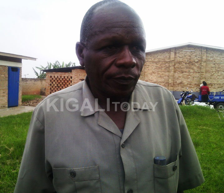 Ngatuyimana, umwe mu baturage bo mu Karere ka Muhanga, avuga ko hari benshi batazi uburyo bakoresha kugira ngo borohereze umugore igihe barimo kubaka urugo.