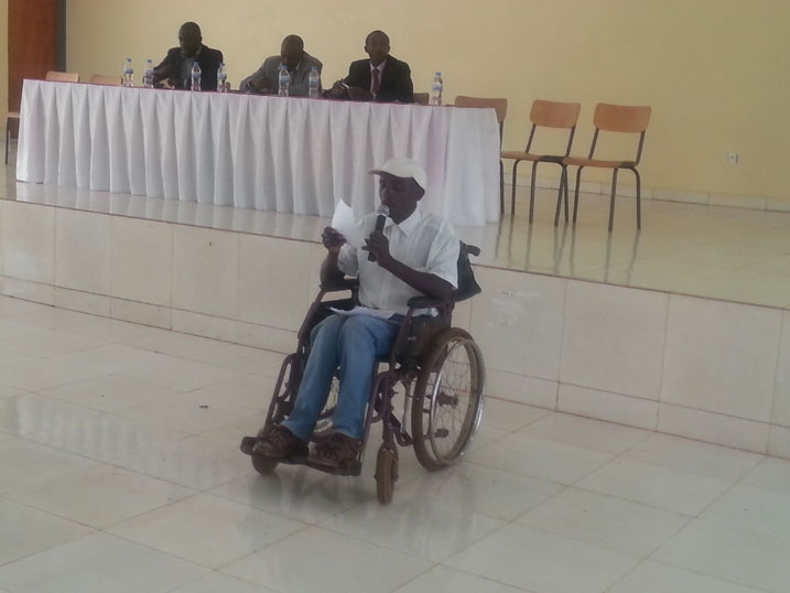 Abafite ubumuga bavuga ko imvugo zibasesereza zisigaye muri Bibiliya.