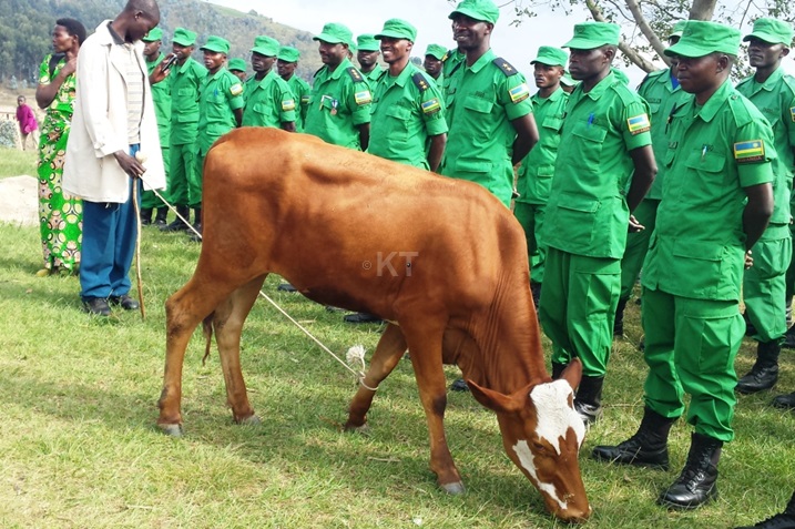 Ngo kubera ko babanye n'abaturage neza banaremeye utishoboye wacitse ku icumu rya Jenoside yakorewe Abatutsi