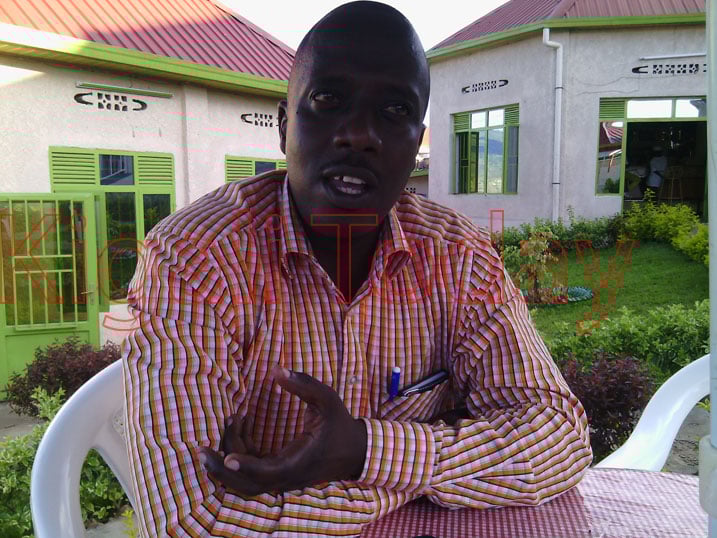 Ngoma King, umukozi wa LaBenevolencia asobanurira abayobozi b