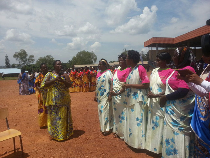 Abagore b'i Ngoma batumye Minisitiri w'intebe ngo abasabire Perezida Kagame azongere yiyamamaze maze bamuhundagazeho amajwi.