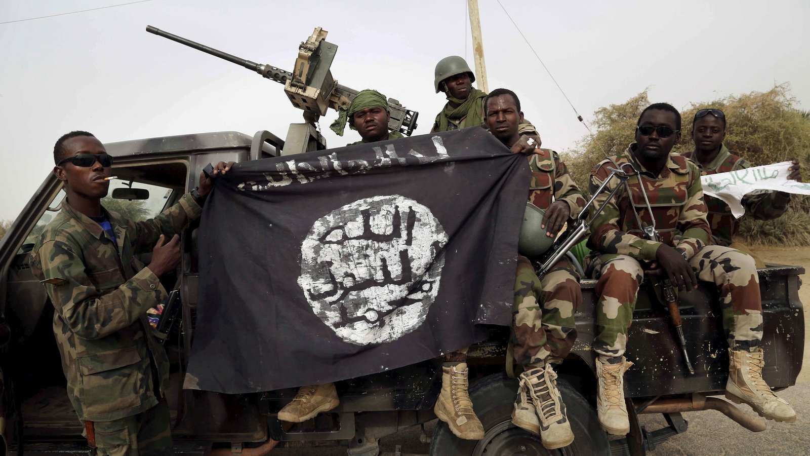 Ibendera ry'abarwanyi ba Boko Haram muri Nigeria, na bo bavugwaho gukorana n'umutwe w'iterabwoba wa Leta ya Kisilamu
