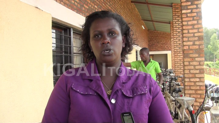 Nireberaho Angelique, Umuyobozi w'Akarere ka Nyaruguru Wungirije ushinzwe Imibereho Myiza y'Abaturage, asanga abana bakwiye kumenya bakiri bato amateka ya Jenoside yakorewe Abatutsi (Photo archive). 