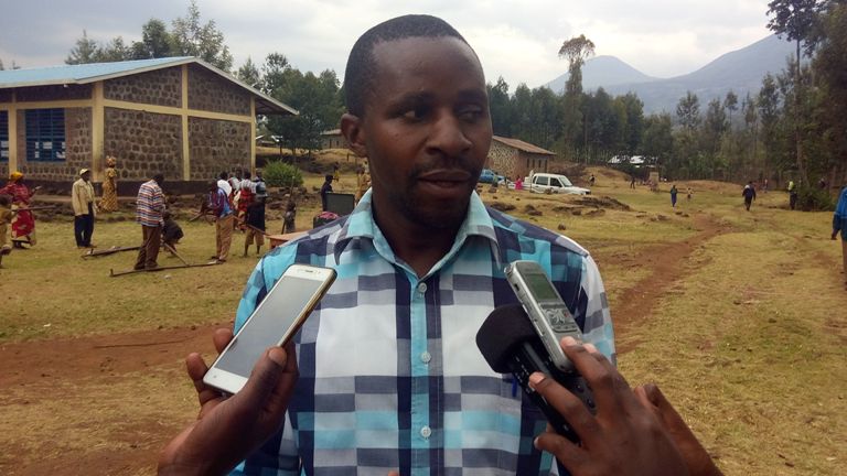 Nizeyimana Theogene uyobora Umurenge aka Kagari gaherereyemo avuga ko iki kibazo kigiye gucyemuka