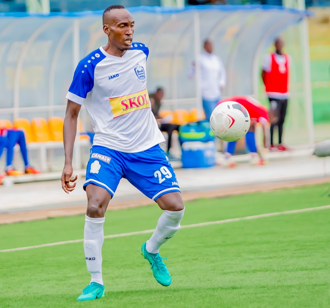 Nizigiyimana Karim Mackenzie watanze umupira wavuyemo igitego