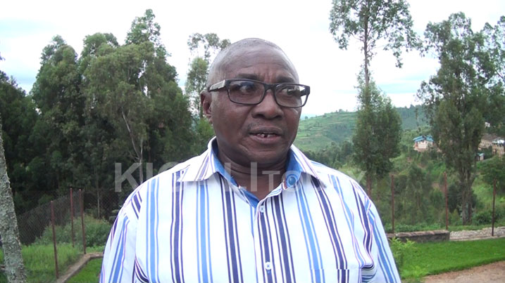 Nkuriyimana, Umuyobozi wa ADENYa, avuga ko uwo muzungu nta mafaranga bamurimo kuko ngo bo ntacyo baguze.