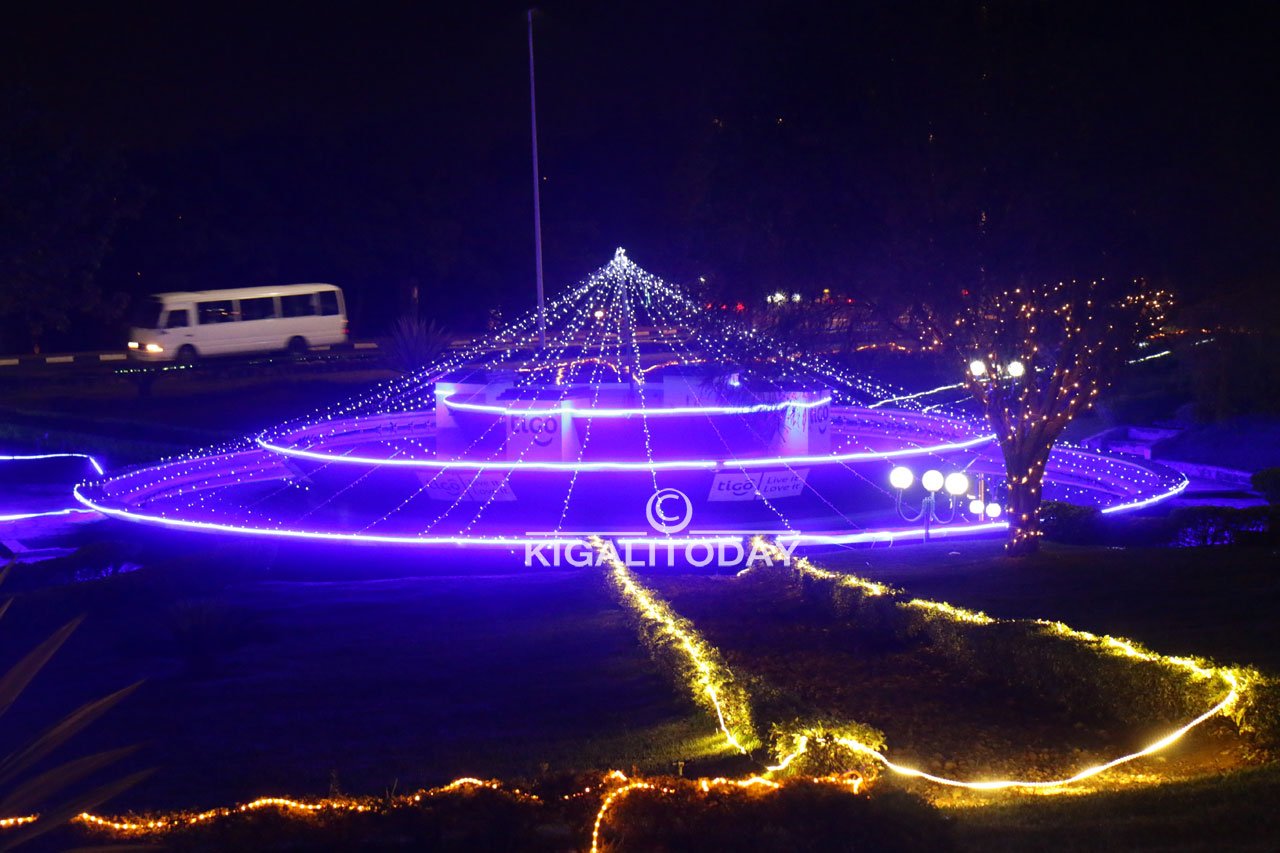 Kuri Rond Point i Kigali ni uku hatatse ,uri iyi minsi ya Noheri. Uku ni ko hagaragara nijoro.