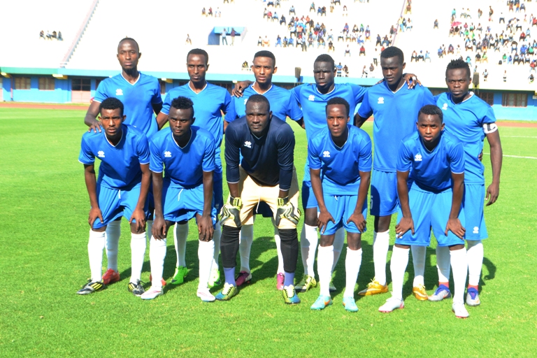 Nova Bayama (uwa kabiri uvuye iburyo) amaze iminsi akinira Rayon Sports nawe yimwe ibyangombwa