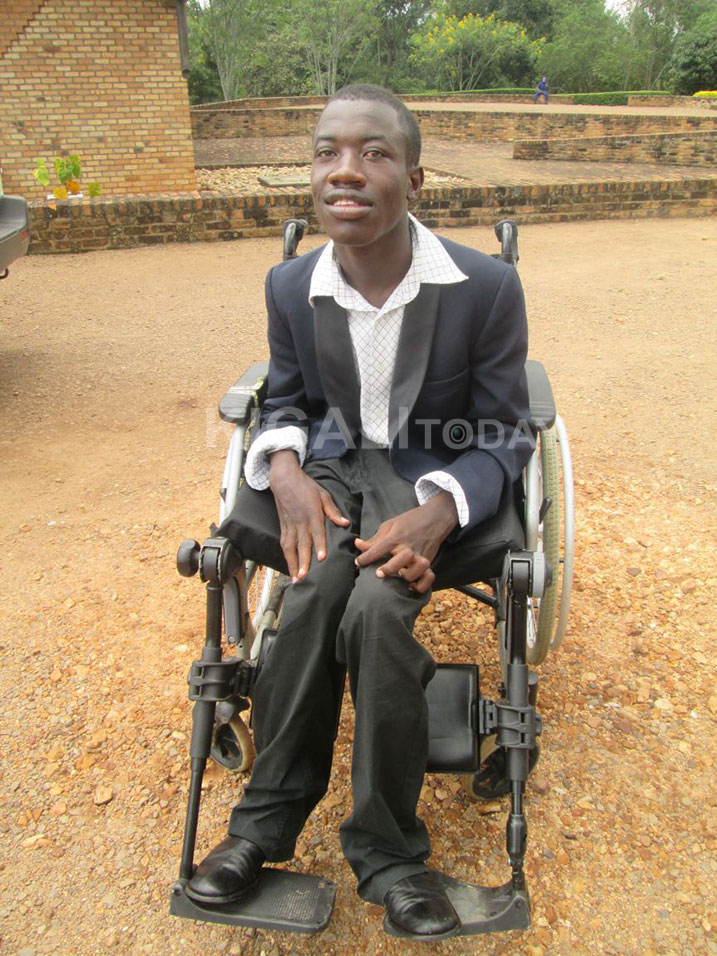 Nsanzumukiza afite impungenge zo kuzirukanwa muri kaminuza azira kutabasha kugera aho abandi bigira.