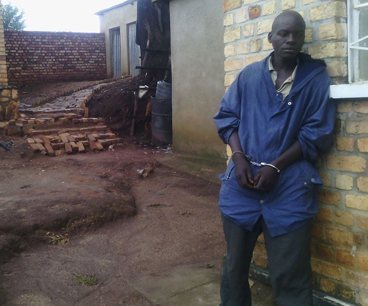 Nsanzumuremyi Emmanuel ukurikiranweho guhinga urumogi mu nzu yari acumbitsemo.