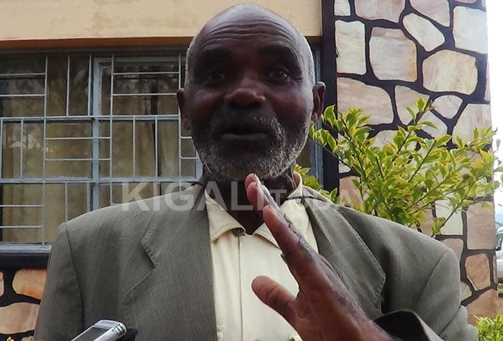 Nsengimana avuga ko Kambanda akimara gutinyura abaturage gukoresha imbunda havutse umutwe w'interahamwe witoza kwica abatutsi.