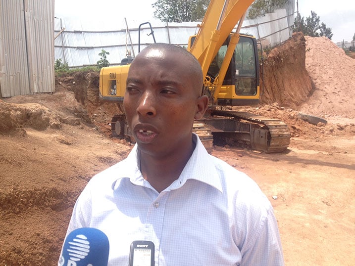 Nshimiyimana uyobora Koperative Ubumwe Kinyinya avuga ko batekereje kwegereza abazatura muri aya mazu isoko ngo bajye babona aho bahahira. 