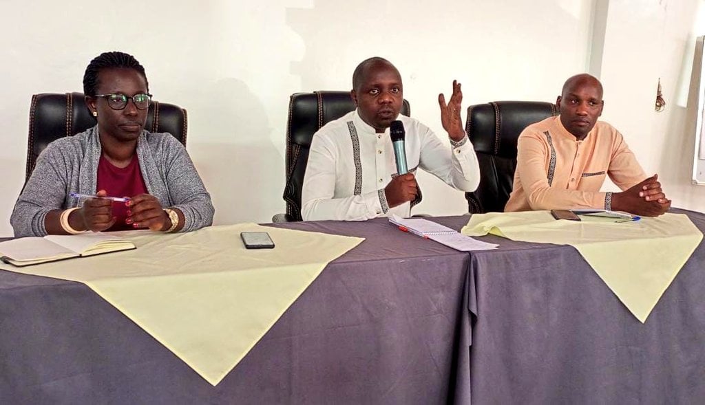 Nshimiyimana (uri hagati) avuga ko imyanzuro bafashe yashyizwe mu bikorwa ku kigereranyo kiri hejuru ya 95%