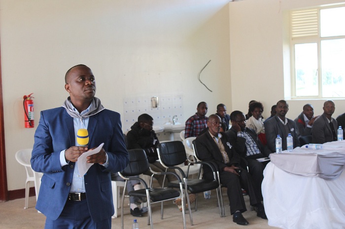 Nshimiyimana Jean Damascene waje ahagararie Rwanda Poltechnic Schools asabe abana gukurana indangagaciro na kirazira z'Umunyarwanda
