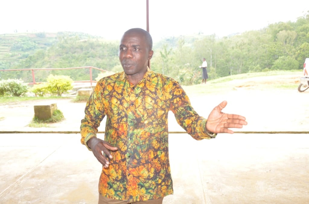 Ntaganira Josué Michel, umuyobozi w'akarere wungirije ushinzwe ubukungu avuga ko bagiye kuvugurura ubuhinzi bwa Kawa