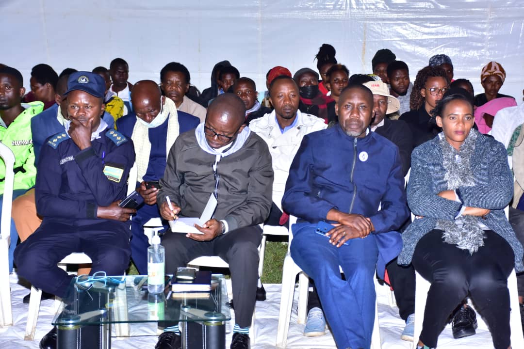 Ntagisanimana (wa kabiri iburyo) avuga ko Jenoside yihuse cyane muri Ngororero kubera amagambo ya Mugesera n'abandi bacurabwenge ba Jenoside bahavuka