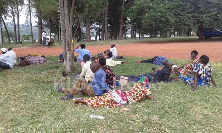 Ngo ntibumva impamvu gahunda ihinduka ntibamenyeshwe aho kubicisha izuba, inyota n'inzara. Babivugaga ubona babaye kuko batumiwe mu nama ya saa tatu bikagera saa saba uwayibatumiyemo ataraza kandi bo bahagereye igihe.