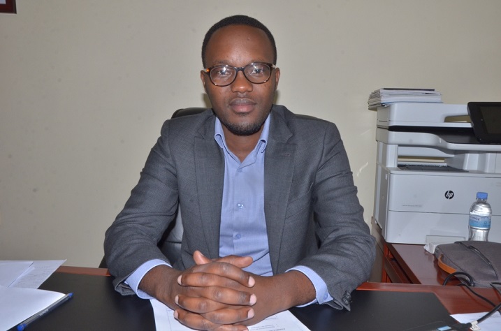 Ntwari Joseph, umuyobozi w'ikigo gishinzwe gukwirakwiza ingufu REG mu karere ka Rusizi, ahamya ko bitarenze amezi abiri amatara yo ku muhanda azaba ageze muri Pariki ya Nyungwe