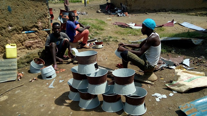 N'ubwo uru rubyiruko rutibumbiye muri koperative ngo abahakorera bagera 60 kuburyo uwakoze atabura amafaranga 2000Frw ku munsi.