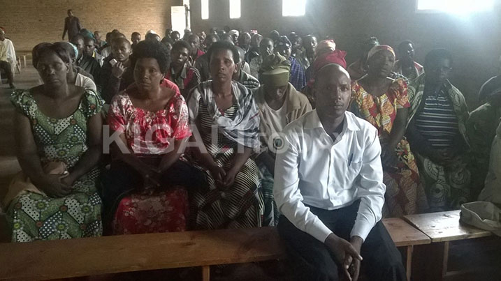 Abatuye Umudugudu wa Rwankeri mu Kagari ka Rurengeri bahuriye muri College ya Rwankeri.