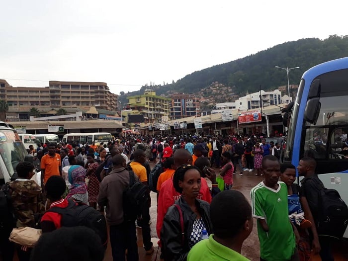 Ku gicamunsi cyo kuri uyu wa 23 Ukuboza 2019, imodoka muri gare i Nyabugogo zari zatangiye kuba ingume