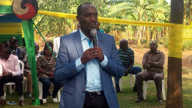 Ubwo Guverineri Mufulukye yasuraga abaturage bo mu murenge wa Katabagemu muri Nyagatare 