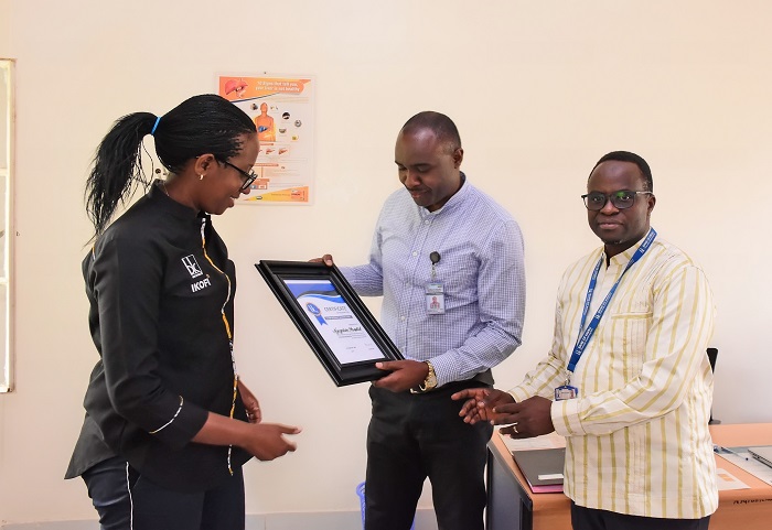 Dr Karusisi uyobora Banki ya Kigali yashimiye ibitaro bya Nyagatare ku mikoranire myiza yabaranze. Ibitaro bya Nyagatare byahawe n