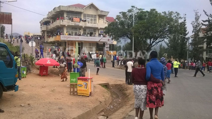 Nyamagabe naho imirimo yose yari yahagaze buzuye mu magorofa no mu mihanda bigaragambya.
