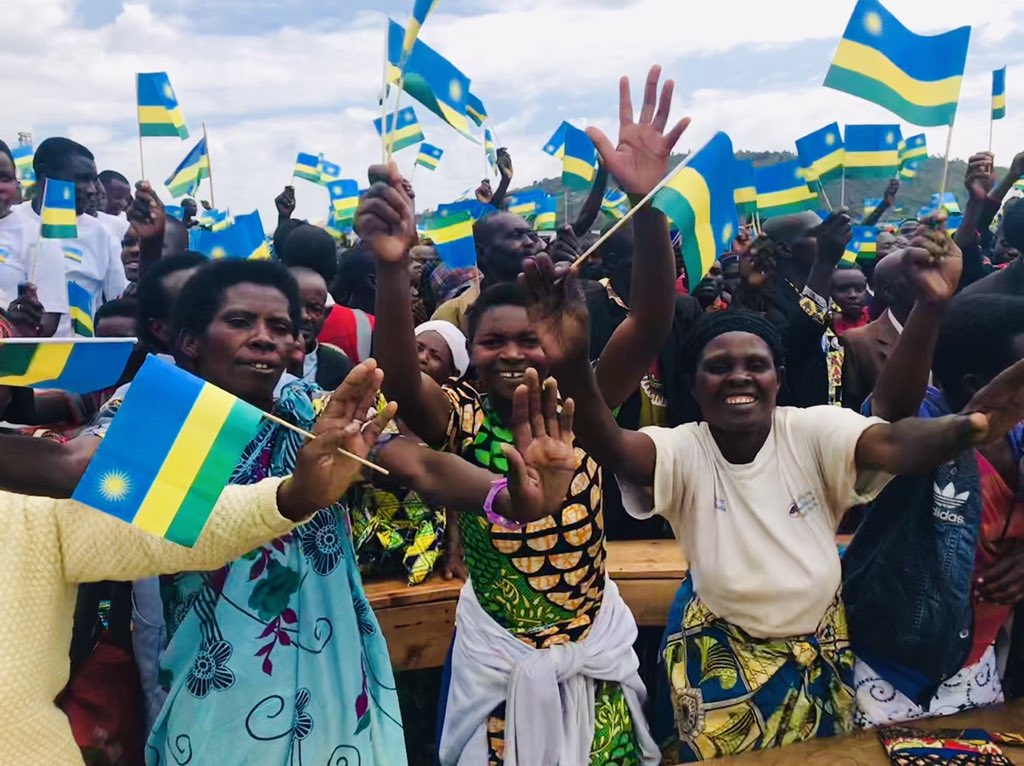 Abatuye Nyamagabe bakiranye ubwuzu perezida Kagame 
