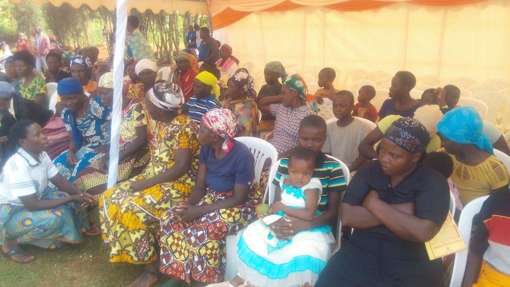 Nyamasheke ababyeyi bahangayikishijwe n'abasore baka amafaranga abakobwa ngo bazabarongore