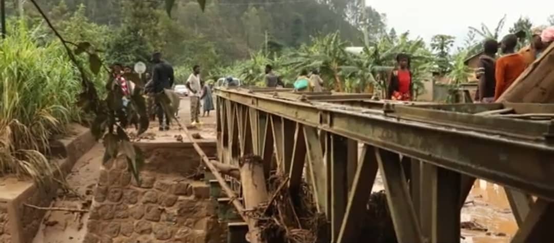 Abakoresha ikiraro cya Nyamutera mu gihe cy'imvura baba bahangayitse