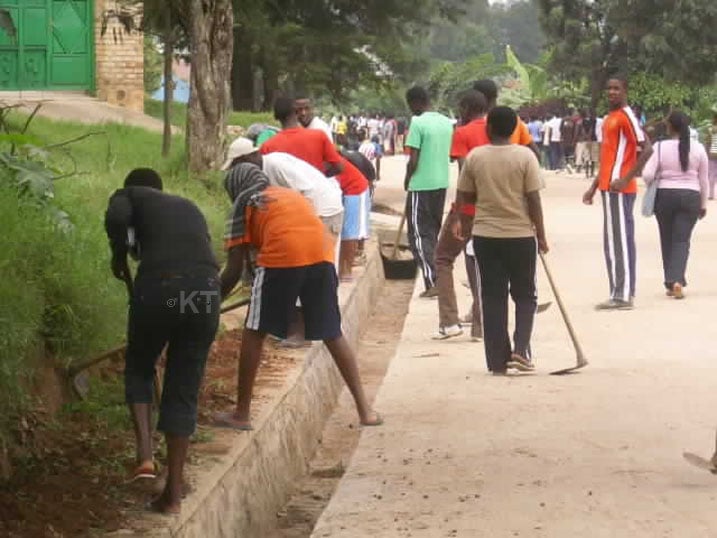 Mu karere ka Nyanza bimwe mu bikorwa by'umuganda byibanze mu gusukura Umujyi