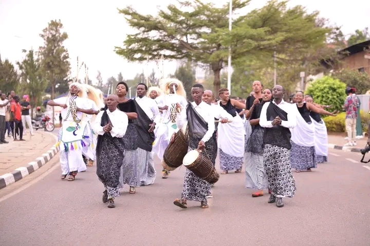 Bakoze umutambagiro. Abaturutse ku ishuri ry'Intwari ni uko bari bameze