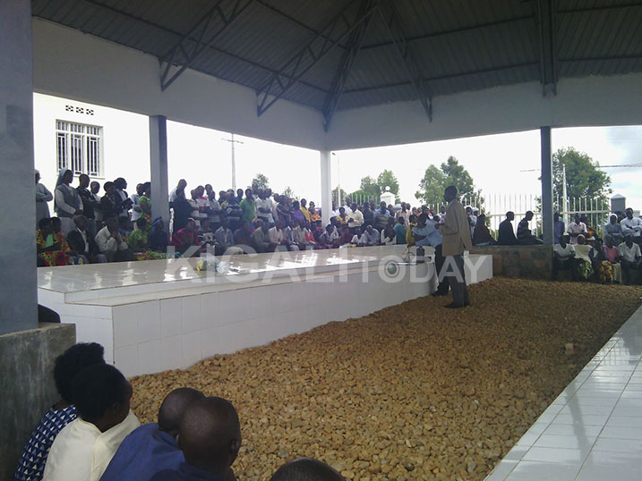 Abaturage b'Umudugudu w'Agateko, Akagari ka Kibeho, Umurenge wa Kibeho mu Karere ka Nyaruguru bahuriye ku rwibutso rwa Jenoside rwa Kibeho.