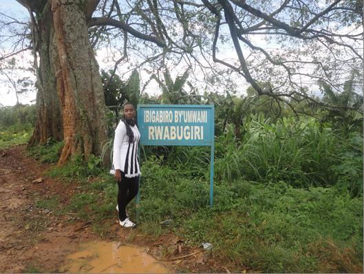 Nyirabera yasuye ibigabiro by'umwami Rwabugiri i Nyamasheke.