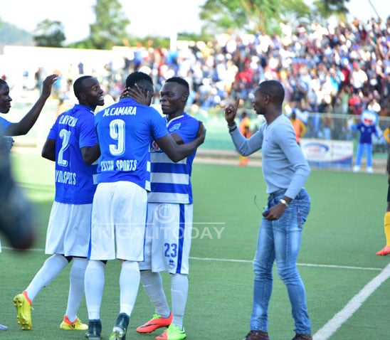 Umutoza Masudi ashimira Camara ku gitego cya kabiri 