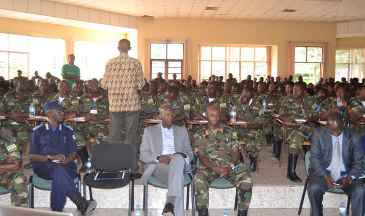 Nyuma yo guhabwa impanuro na Minisitiri Kaboneka intore zihamya ko zizashyira mu bikorwa ibyo zisabwa.