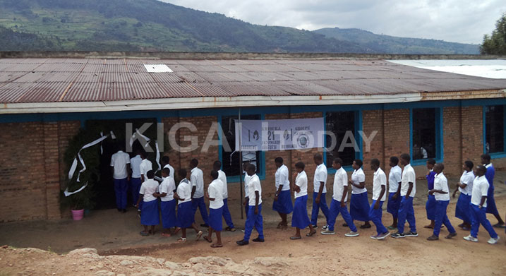 Urugendo rwo kwibuka rwasoreje mu cyumba cyabereyemo ibiganiro.