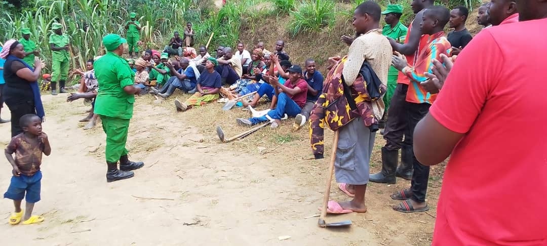 Abatuye Umurenge wa Gakenke nyuma y'umuganda baganirijwe
