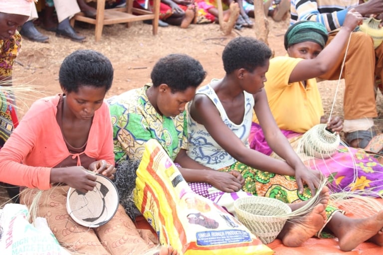 Bamwe mu bagore yatoje kuboha uduseke