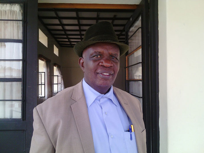Nzagahimana avuga ko abarimu bakwiye guhindura imyumvire bakizigama uko bashoboye kose.