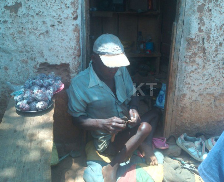 Nzajyibwami abangikanya uturimo twose abona twamufasha kubaho